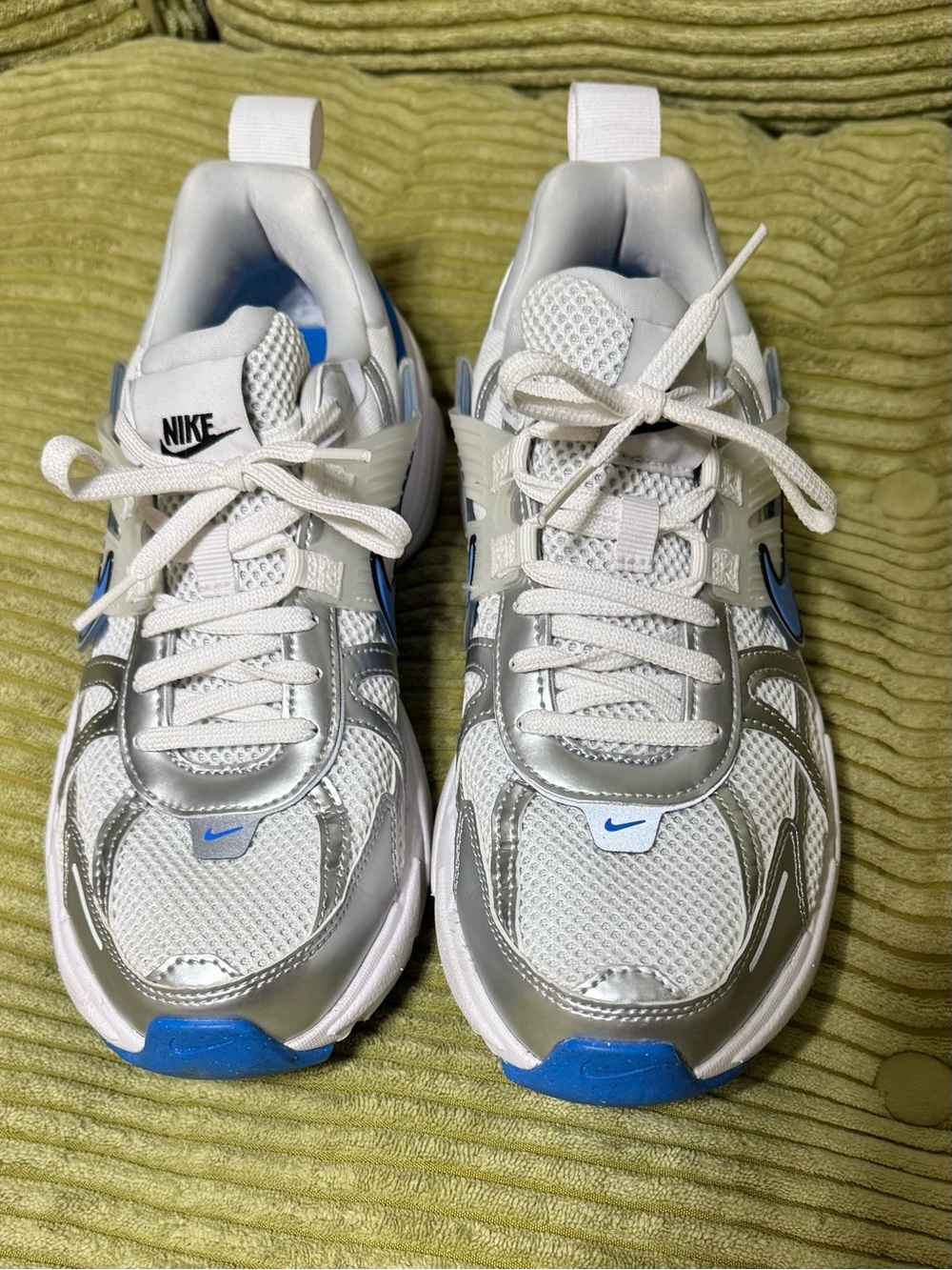Nike V2K Run Sneaker - Women's (10)